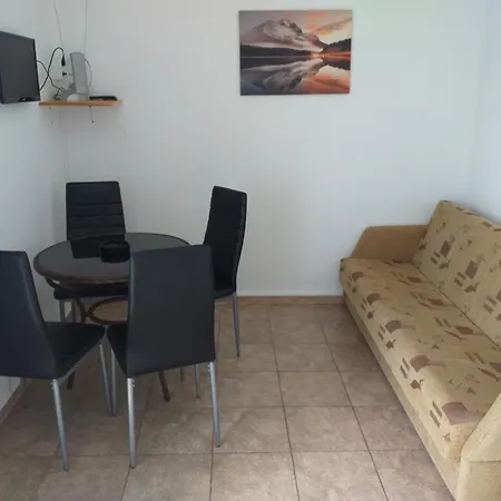 I-p Apartment *